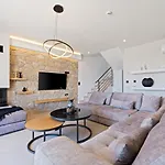 Ribaj Luxury فيلة *